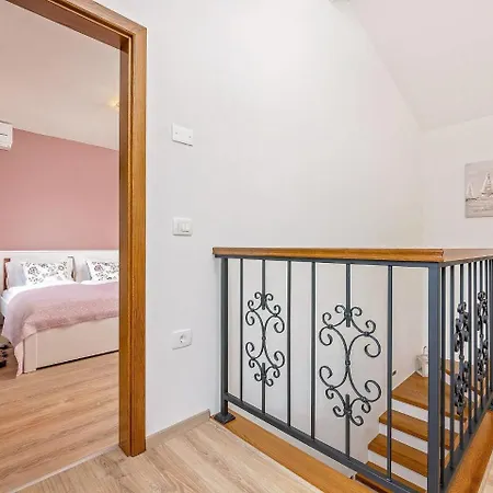 Villa Modern Villa With Private Swimming Pool In Krsan