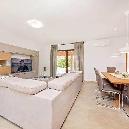 Villa Modern Villa With Private Swimming Pool In Krsan *